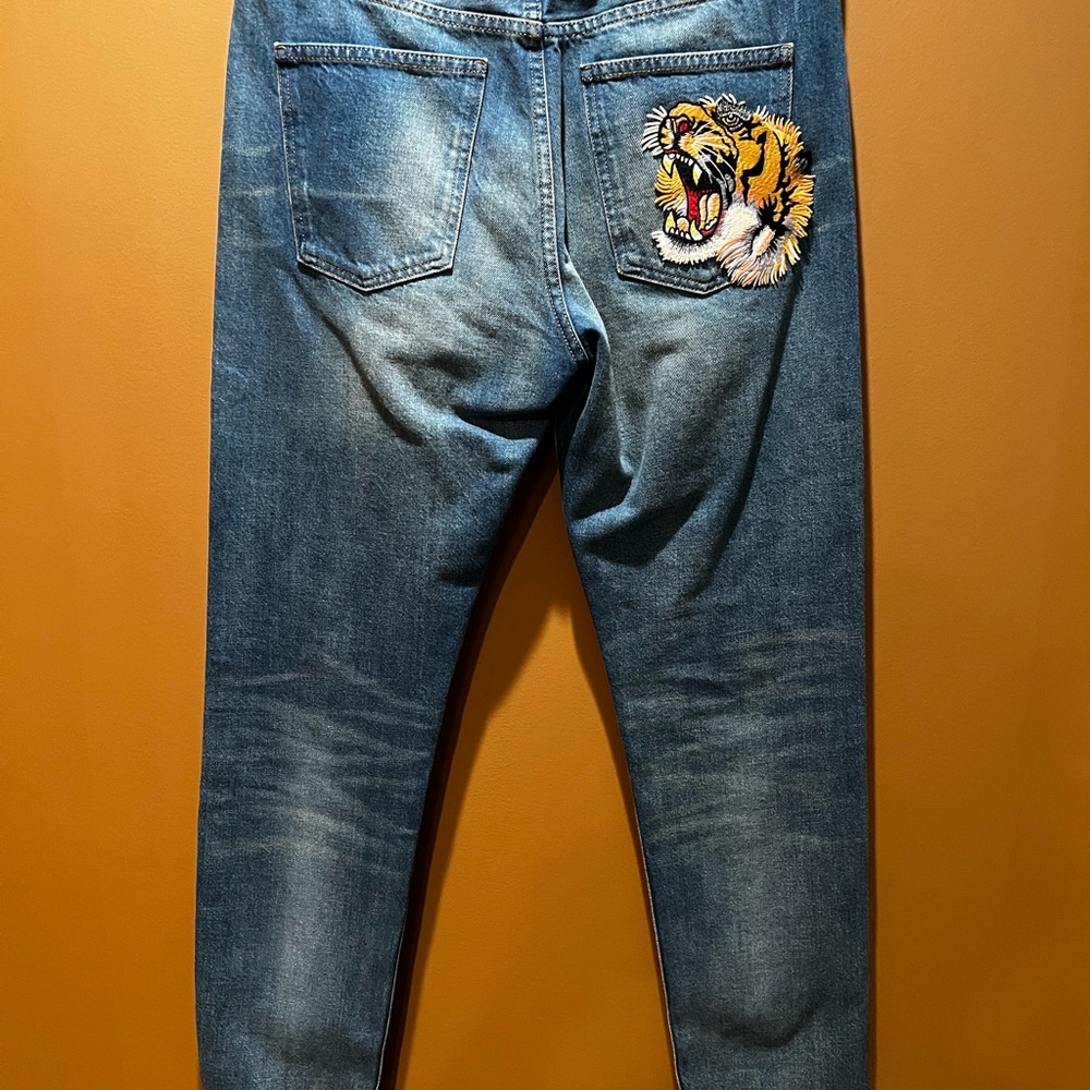 ICONIC GUCCI TIGER PATCH JEANS